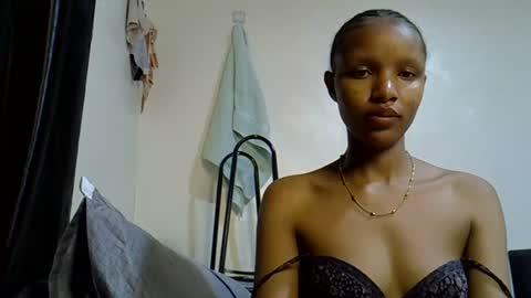 Snapshot of petite_melinda chatting on 20, 6, 2026 petite_melinda online show from 20, 6, 2026