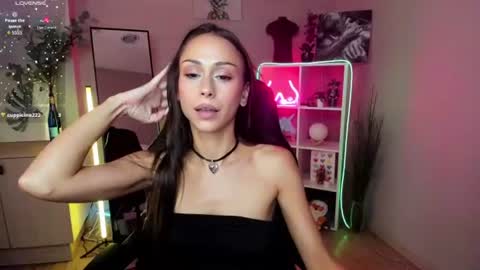 Snapshot of petite_moly chatting on 2, 7, 2026 Alice online show from 2, 7, 2026