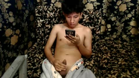Snapshot of petiteasian_boy chatting on 14, 6, 2026 cute vir online show from 14, 6, 2026