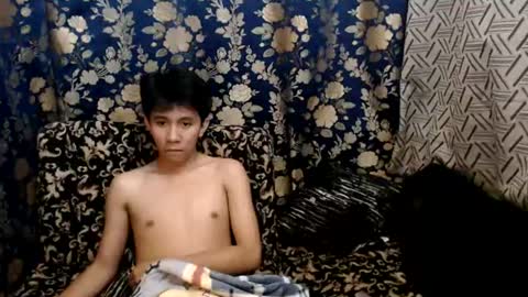 Snapshot of petiteasian_boy chatting on 24, 6, 2026 cute vir online show from 24, 6, 2026