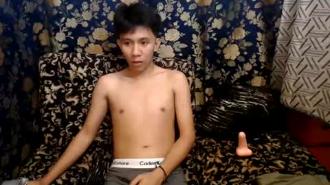 Snapshot of petiteasian_boy chatting on 26, 6, 2026 cute vir online show from 26, 6, 2026
