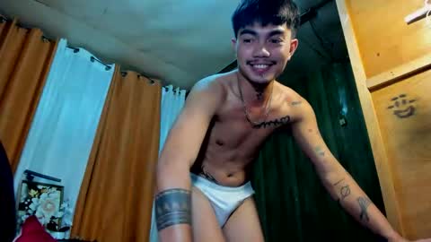 Snapshot of petiteasianx chatting on 7, 11, 2025 Vrin online show from 7, 11, 2025