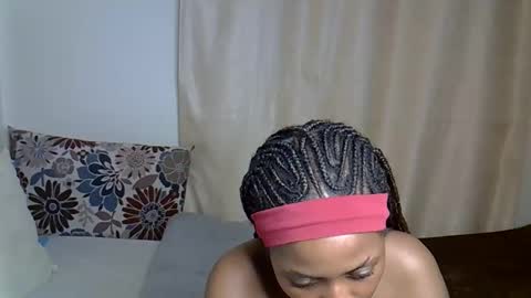 Snapshot of petitecaramell chatting on 27, 10, 2025 Caramel online show from 27, 10, 2025