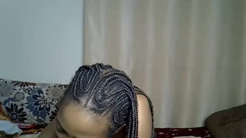 Snapshot of petitecaramell chatting on 2, 11, 2025 Caramel online show from 2, 11, 2025