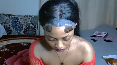 Snapshot of petitecaramell chatting on 6, 11, 2025 Caramel online show from 6, 11, 2025