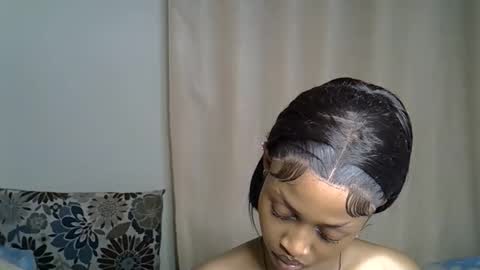 Snapshot of petitecaramell chatting on 9, 11, 2025 Caramel online show from 9, 11, 2025