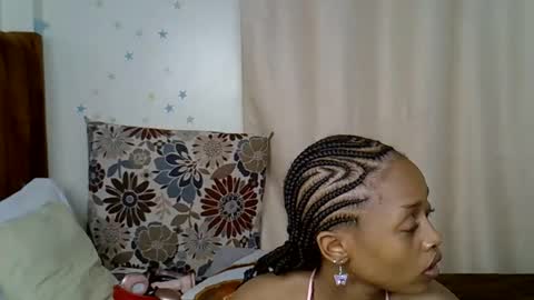 Snapshot of petitecaramell chatting on 24, 11, 2025 Caramel online show from 24, 11, 2025