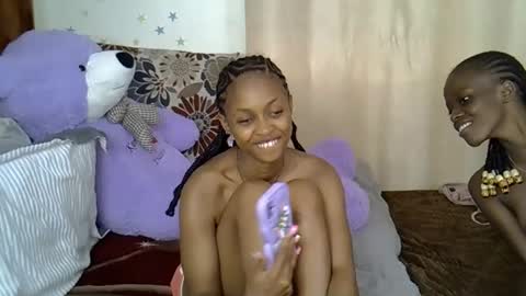 Snapshot of petitecaramell chatting on 25, 11, 2025 Caramel online show from 25, 11, 2025