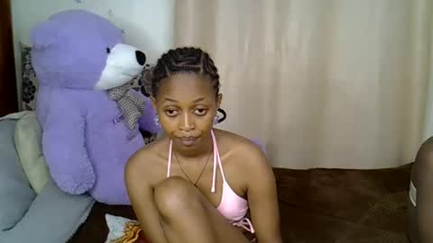 Snapshot of petitecaramell chatting on 4, 12, 2025 Caramel online show from 4, 12, 2025