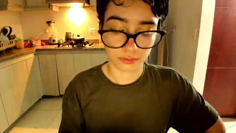 Snapshot of petitee_lunna chatting on 8, 6, 2026 Lunna online show from 8, 6, 2026