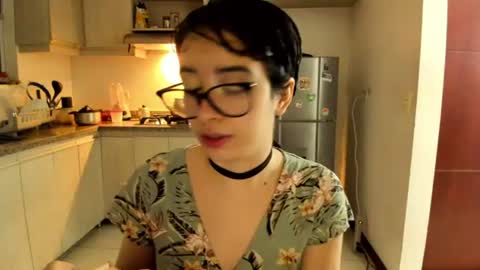 Snapshot of petitee_lunna chatting on 11, 6, 2026 Lunna online show from 11, 6, 2026