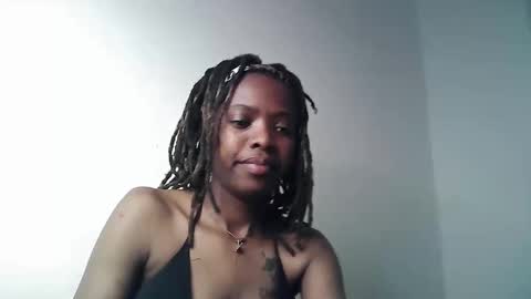 Snapshot of petiteebony_22 chatting on 3, 12, 2025 naughty nova online show from 3, 12, 2025