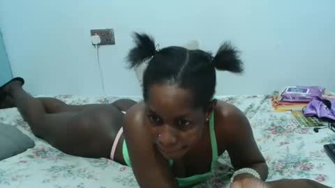 petitegirly12 online show from 6, 3, 2025