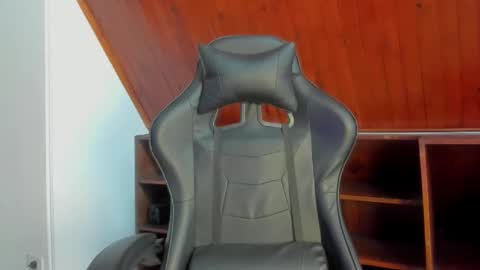 Snapshot of petitesophi chatting on 5, 1, 2026 Sofa online show from 5, 1, 2026