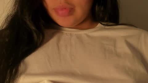 Snapshot of petitgirl_ chatting on 13, 11, 2025 J A S S online show from 13, 11, 2025