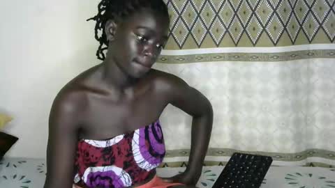 petitte_gyaal online show from 14, 11, 2025