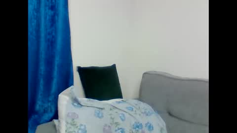 Snapshot of pettite_babe chatting on 8, 11, 2025 Arielle online show from 8, 11, 2025