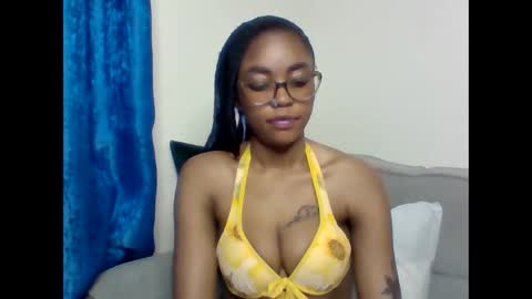 Snapshot of pettite_babe chatting on 9, 11, 2025 Arielle online show from 9, 11, 2025