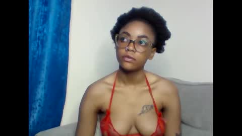 Snapshot of pettite_babe chatting on 15, 11, 2025 Arielle online show from 15, 11, 2025