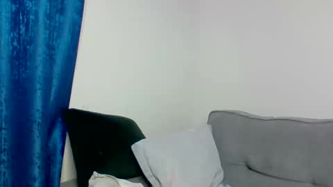 Snapshot of pettite_babe chatting on 19, 11, 2025 Arielle online show from 19, 11, 2025