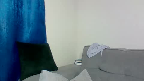 Snapshot of pettite_babe chatting on 5, 12, 2025 Arielle online show from 5, 12, 2025