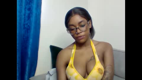 Snapshot of pettite_babe chatting on 6, 1, 2026 Arielle online show from 6, 1, 2026