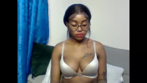 Snapshot of pettite_babe chatting on 9, 1, 2026 Arielle online show from 9, 1, 2026