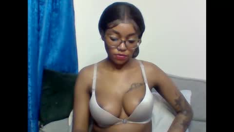 Snapshot of pettite_babe chatting on 11, 1, 2026 Arielle online show from 11, 1, 2026