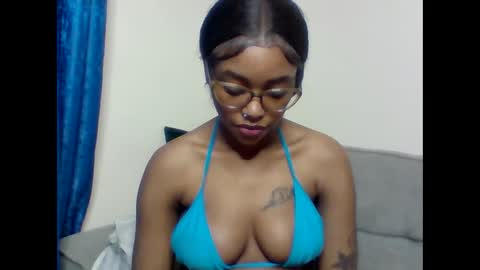 Snapshot of pettite_babe chatting on 14, 1, 2026 Arielle online show from 14, 1, 2026