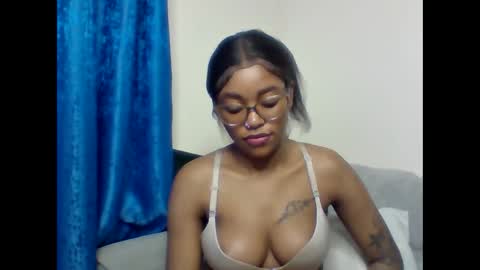 Snapshot of pettite_babe chatting on 18, 1, 2026 Arielle online show from 18, 1, 2026