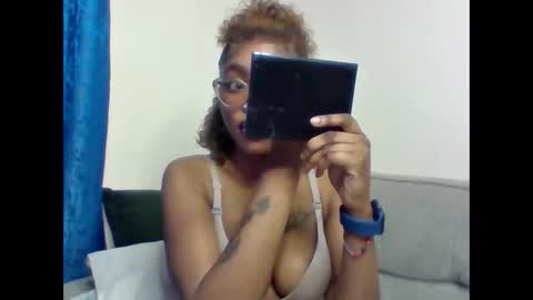 Snapshot of pettite_babe chatting on 20, 2, 2026 Arielle online show from 20, 2, 2026