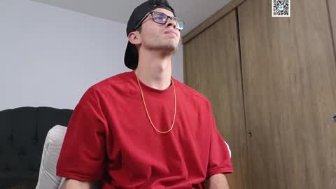 Snapshot of phantom_bigger1 chatting on 15, 1, 2025 phantom_bigger1 online show from 15, 1, 2025