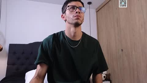 Snapshot of phantom_bigger1 chatting on 20, 1, 2025 phantom_bigger1 online show from 20, 1, 2025