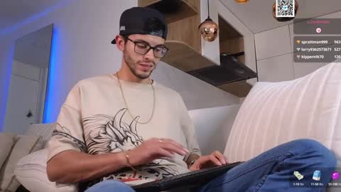 Snapshot of phantom_bigger1 chatting on 4, 2, 2025 phantom_bigger1 online show from 4, 2, 2025