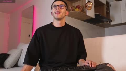 Snapshot of phantom_bigger1 chatting on 5, 3, 2025 phantom_bigger1 online show from 5, 3, 2025