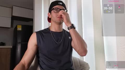 Snapshot of phantom_bigger1 chatting on 9, 10, 2025 phantom_bigger1 online show from 9, 10, 2025