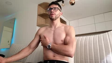 Snapshot of phantom_bigger1 chatting on 11, 11, 2025 phantom_bigger1 online show from 11, 11, 2025