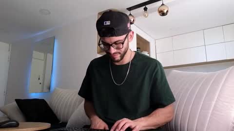 Snapshot of phantom_bigger1 chatting on 27, 11, 2025 phantom_bigger1 online show from 27, 11, 2025