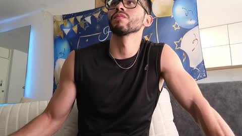 Snapshot of phantom_bigger1 chatting on 2, 12, 2025 phantom_bigger1 online show from 2, 12, 2025