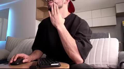 Snapshot of phantom_bigger1 chatting on 19, 12, 2025 phantom_bigger1 online show from 19, 12, 2025