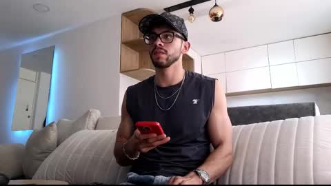 Snapshot of phantom_bigger1 chatting on 21, 12, 2025 phantom_bigger1 online show from 21, 12, 2025