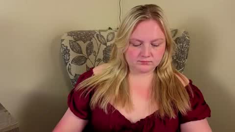 Snapshot of phatassblond chatting on 5, 7, 2026 PhatAssBlond online show from 5, 7, 2026