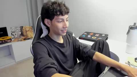 Snapshot of philipe_moonlight_ chatting on 8, 3, 2025 Phil. INDEPENDENT MODEL online show from 8, 3, 2025