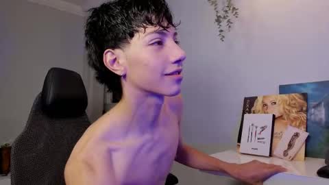 Phil.   INDEPENDENT MODEL online show from 23, 4, 2026