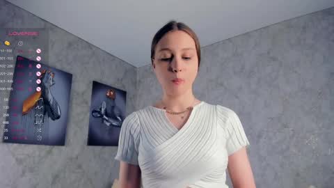 Bella online show from 5, 3, 2025