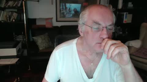 Snapshot of philoumis2 chatting on 8, 2, 2025 Philippe online show from 8, 2, 2025