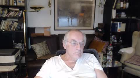 Snapshot of philoumis2 chatting on 10, 2, 2025 Philippe online show from 10, 2, 2025