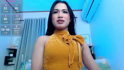 Snapshot of phlaura chatting on 1, 11, 2025 laura online show from 1, 11, 2025