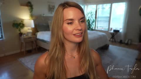 Snapshot of phoenix_taylor chatting on 28, 10, 2025 PHOENIX TAYLOR online show from 28, 10, 2025
