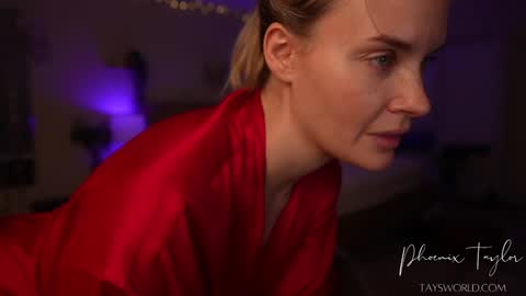 Snapshot of phoenix_taylor chatting on 5, 11, 2025 PHOENIX TAYLOR online show from 5, 11, 2025